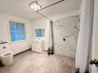 Main bedrooom ensuite