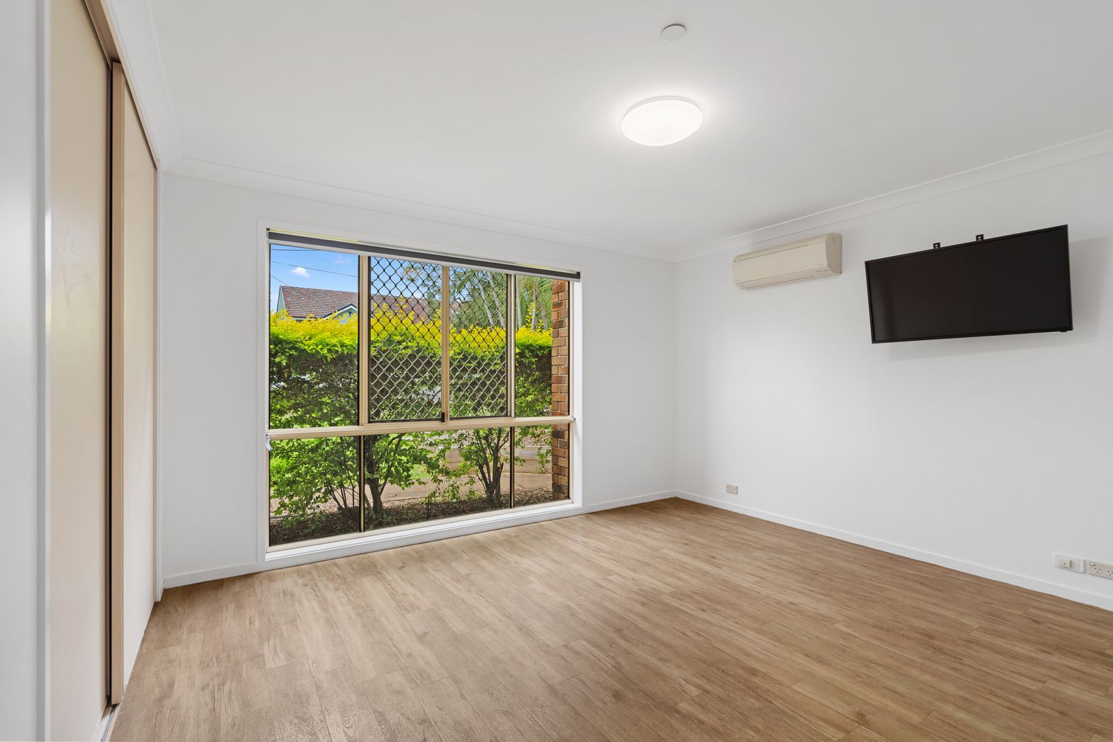 012 Open2view_ID986441-66_Martindale_Street__Corinda