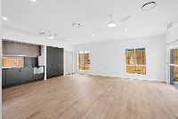 007 Open2view_ID989705-28_Headway_Street