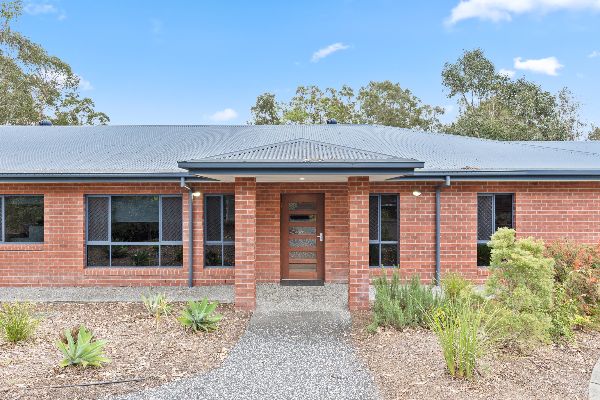 011 Open2view_ID786242-Front