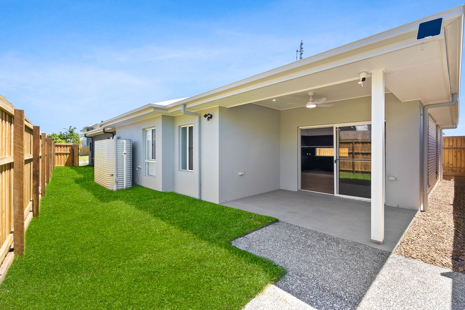 011 Open2view_ID989705-28_Headway_Street