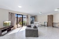 017 Open2view_ID746712-5_Butcher_Ave - compress