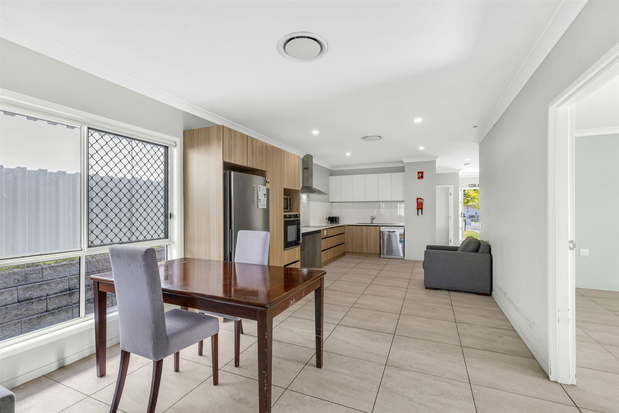 17   North high St 58 - Dining to Kitchen