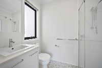 Oak OOA Ensuite 8_11zon