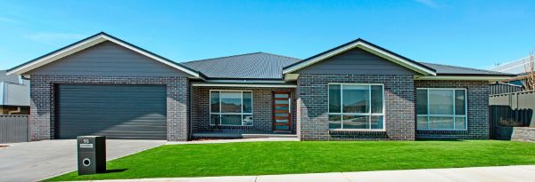 The front exterior of the North Tamworth home.