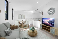 caremetaz  59 of 63) staged