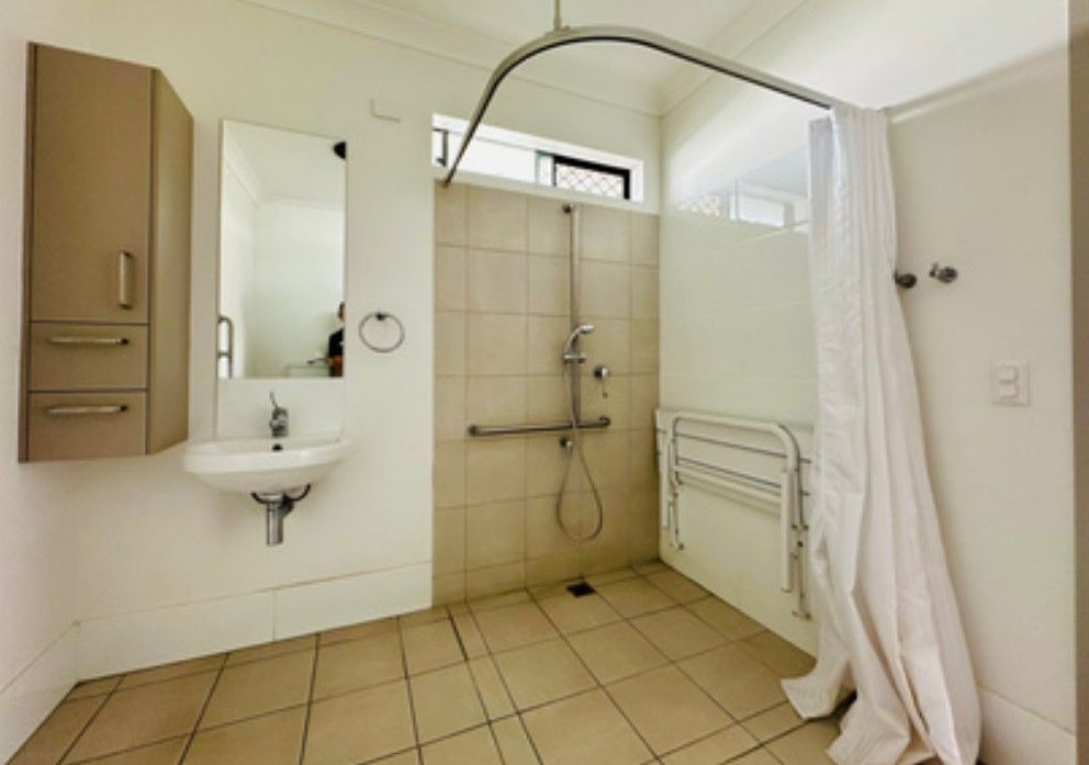 6   Ena St 13 - Bathroom