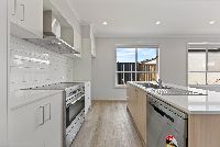 Feathertop Avenue  Weir Views (9)