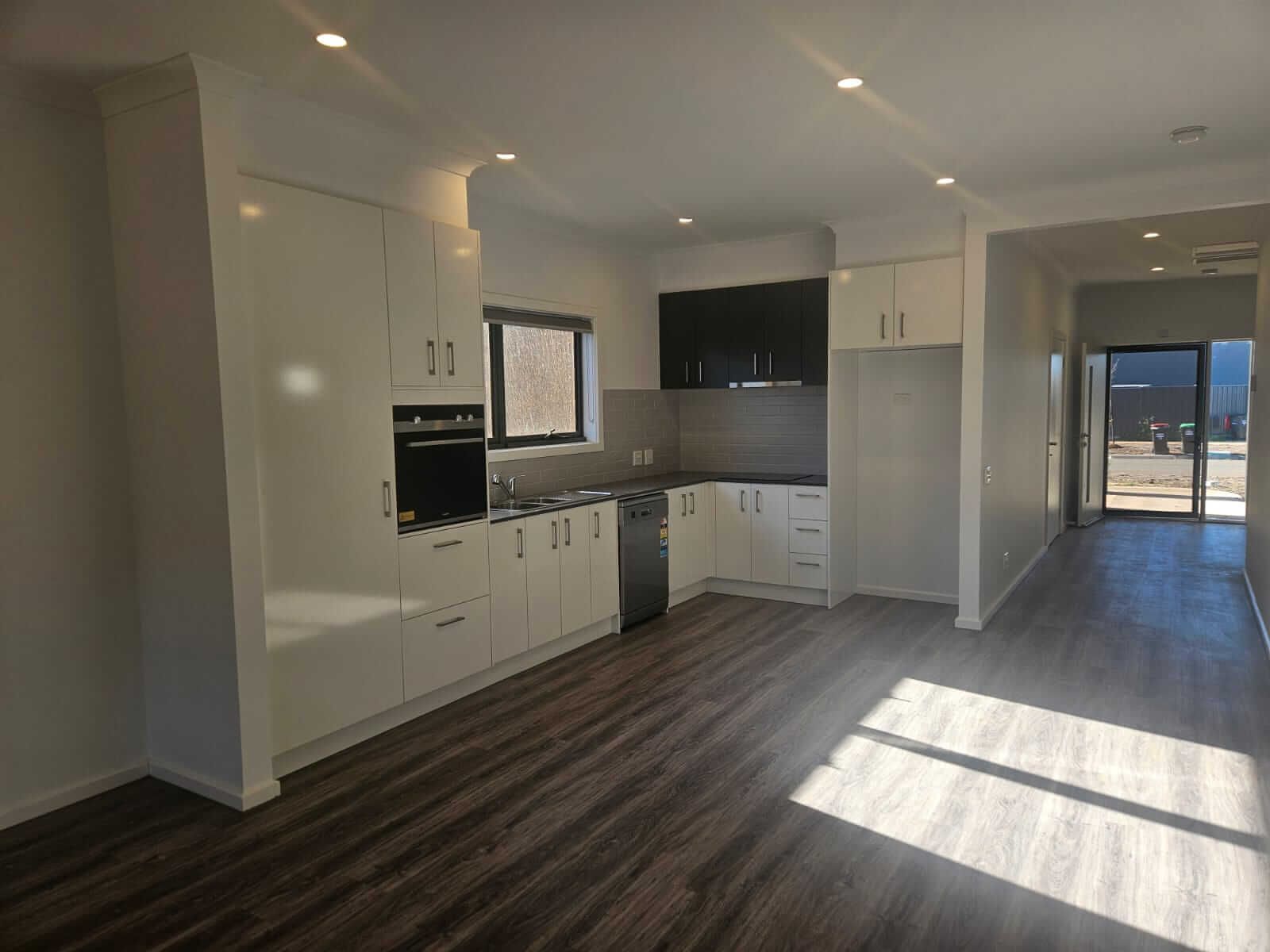 dbd37351 84bd-478d-841d-8bbd48e6dccb