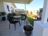 Somerset A patio  Gonest