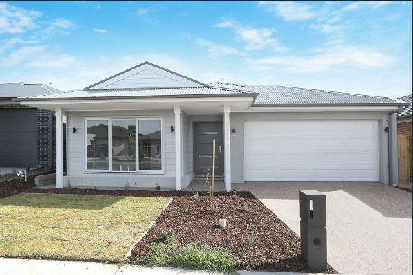 Myxa Armstrong Creek SIL Frong of House