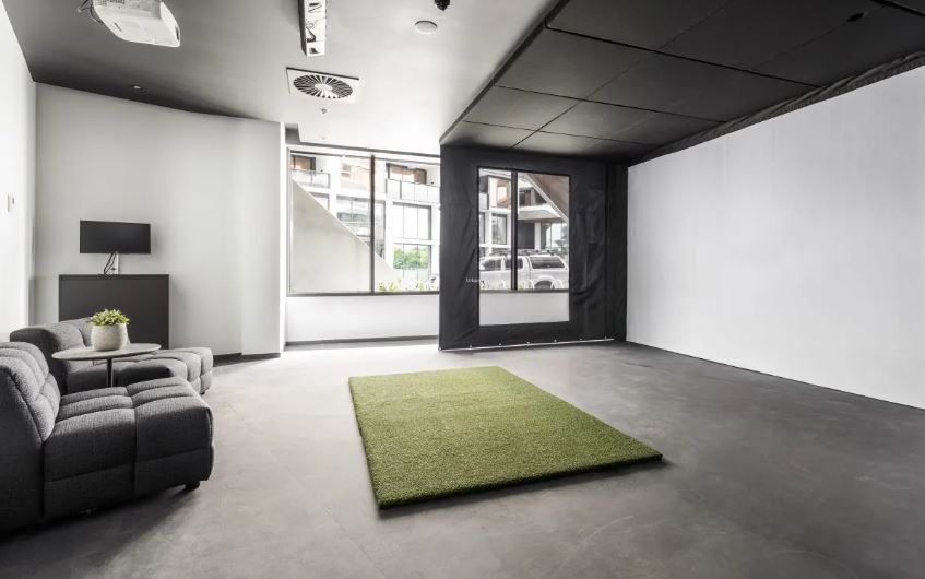 golf simulation_room