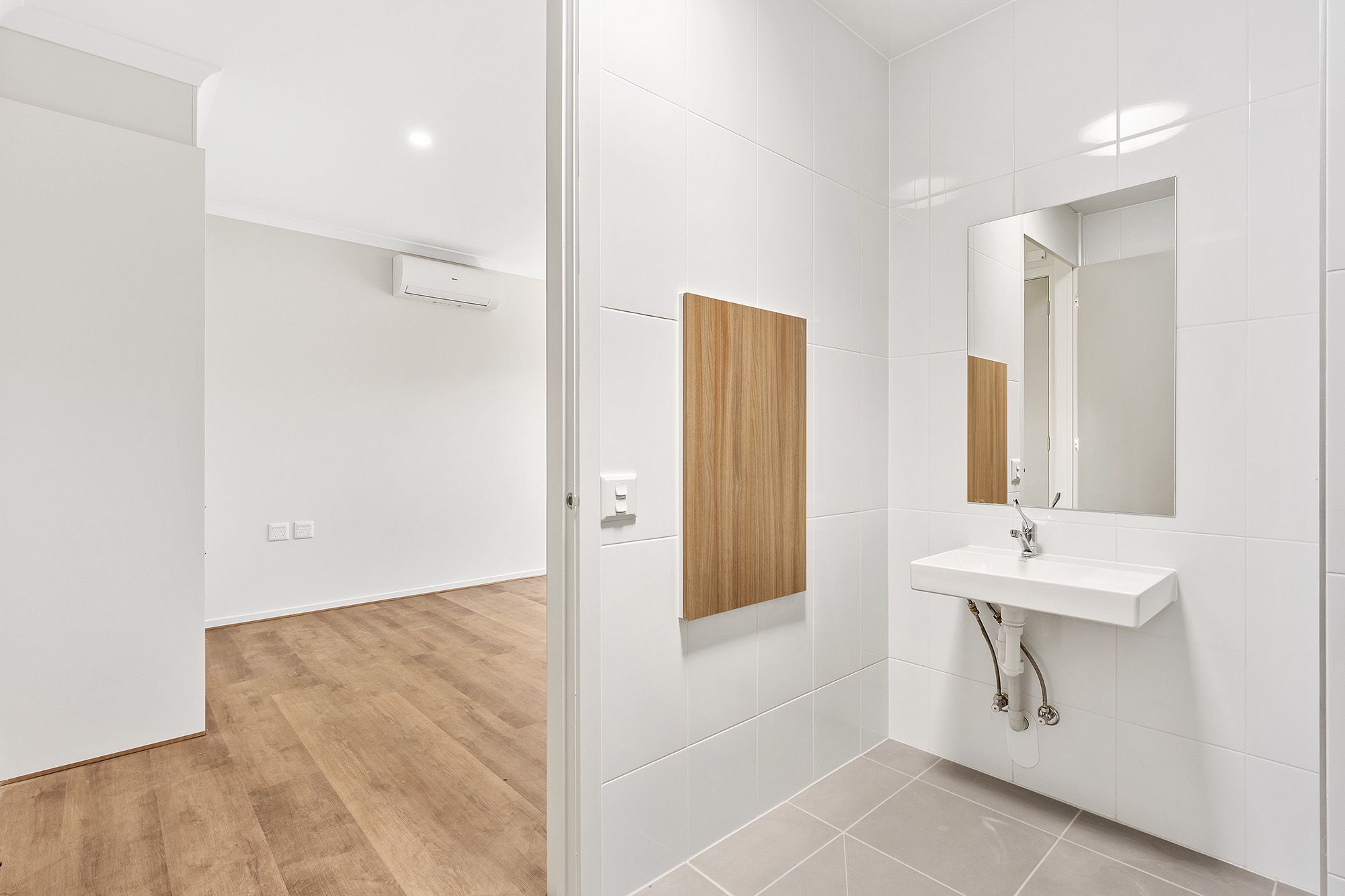 Ensuite into Bedroom LR No Logo