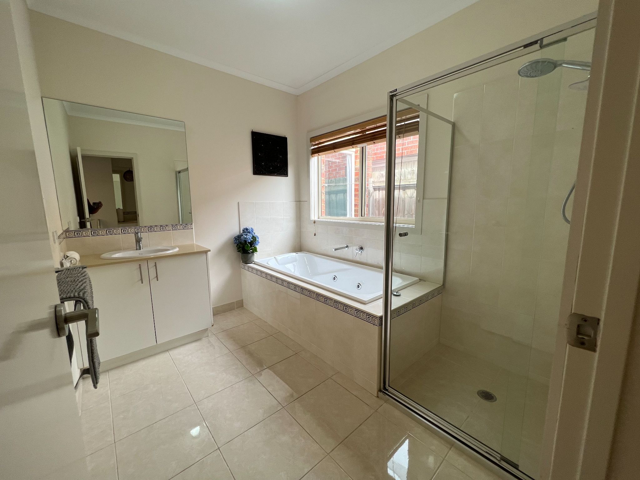 B3717BA6 55A7-48CB-A096-EB1C24E7F043