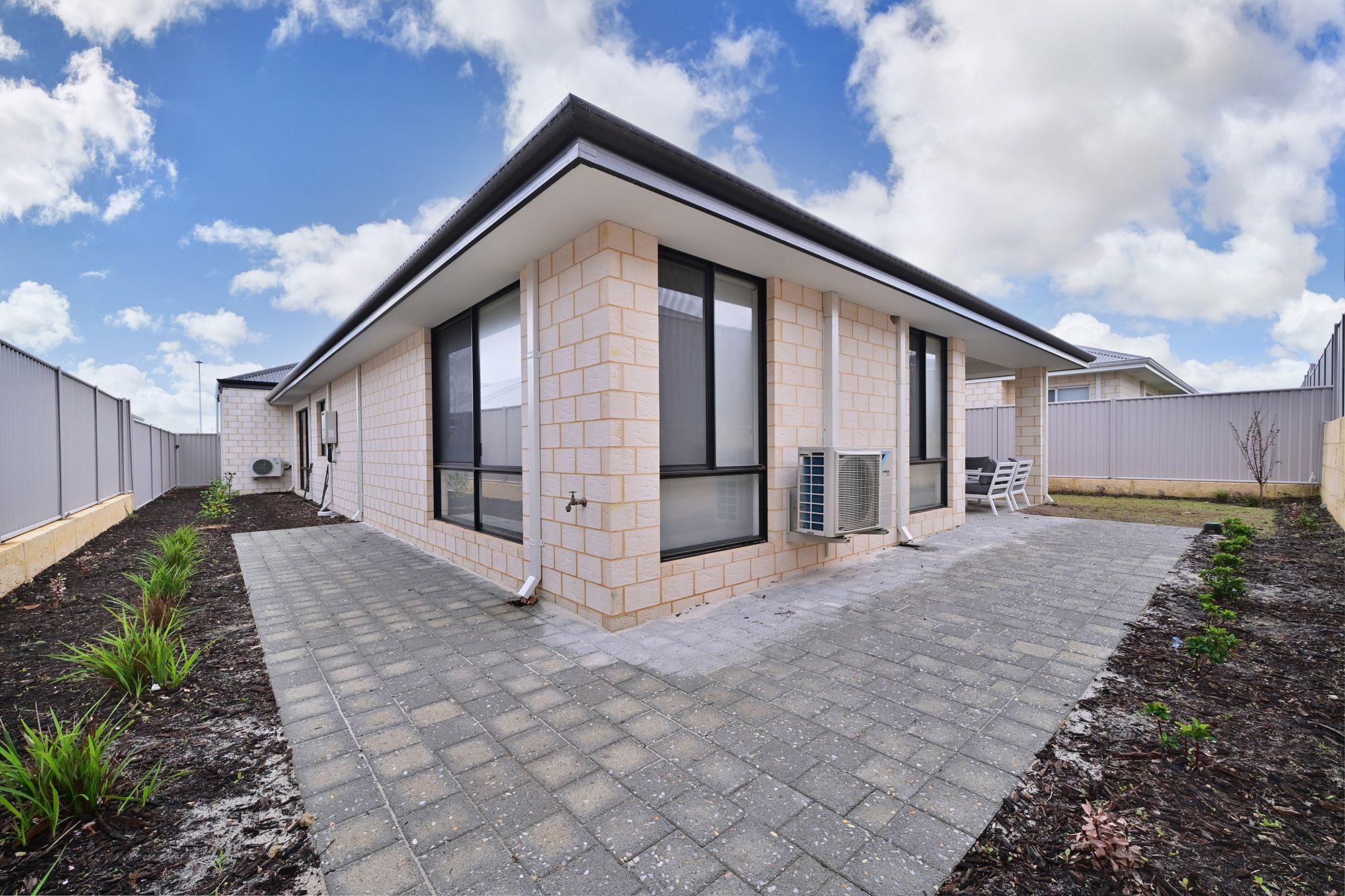 WEB Y25 515 4 Canvas Rd-32