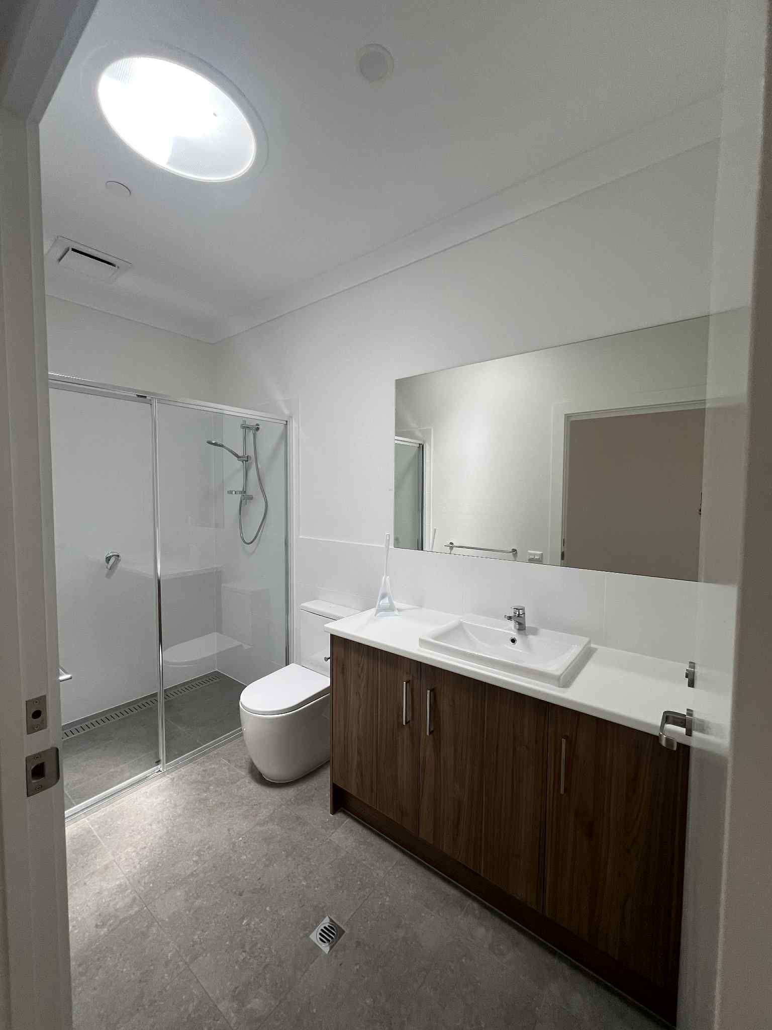 8   Fradd Rd 84 - Bathroom