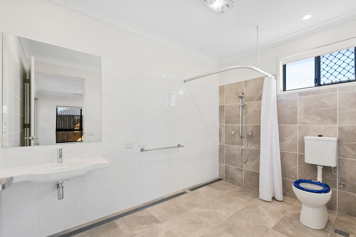 002 Open2view_ID985661-5_Rana_Street