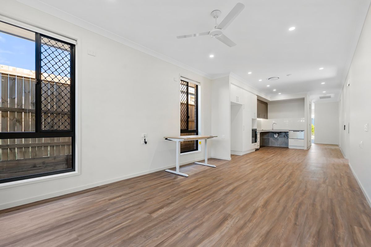 003 Open2view_ID985661-5_Rana_Street