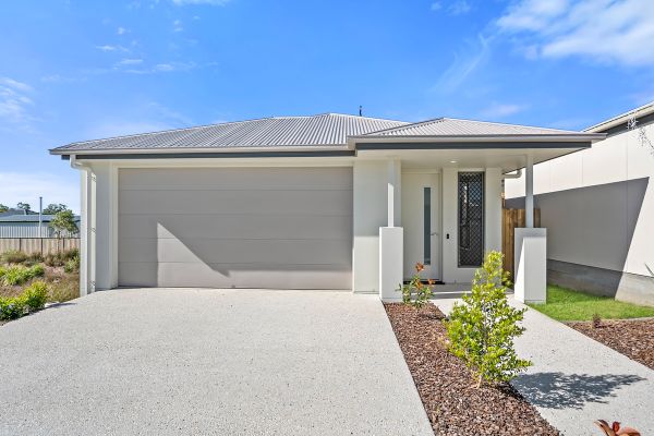 014 Open2view_ID985661-5_Rana_Street