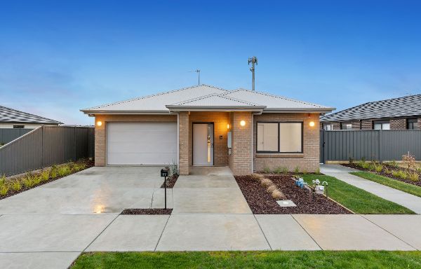 Erskine   Facade-Dusk-LR-No-Logo