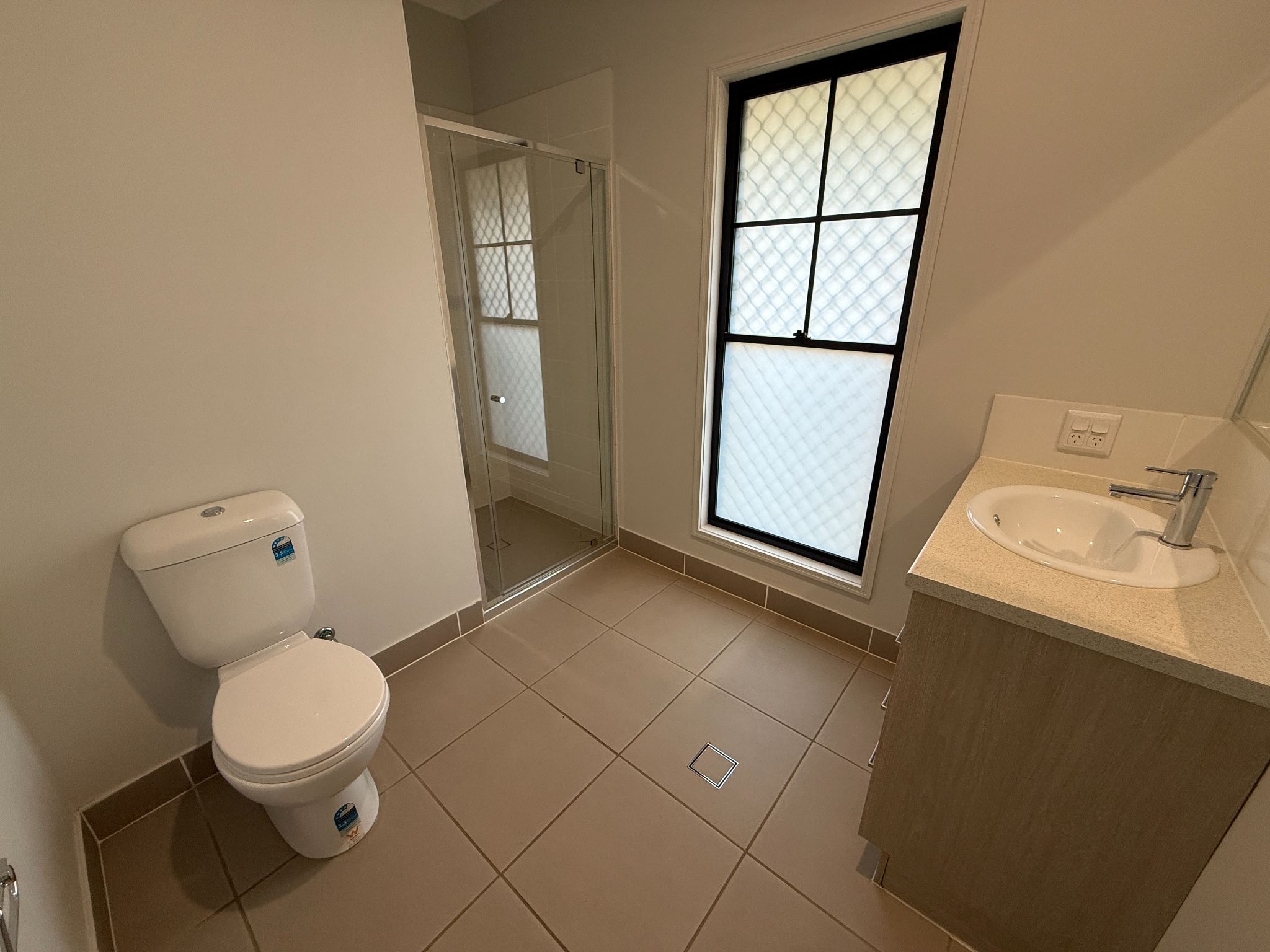 12   Weetwood St 1b - Bathroom
