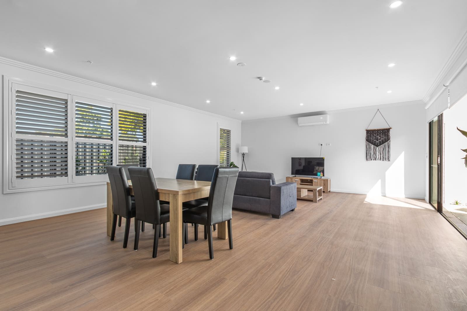 029 Open2view_ID932384-39_Carwarp