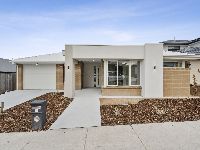 010 Open2view_ID884255-17_Nightmarch_Street