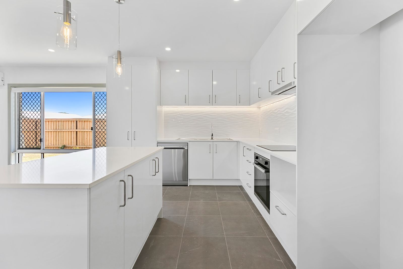 014 Open2view_ID993060-43_Dougan_Street