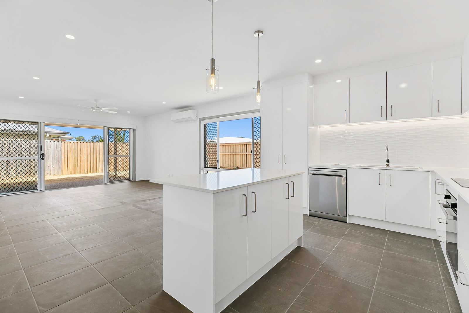 013 Open2view_ID993060-43_Dougan_Street