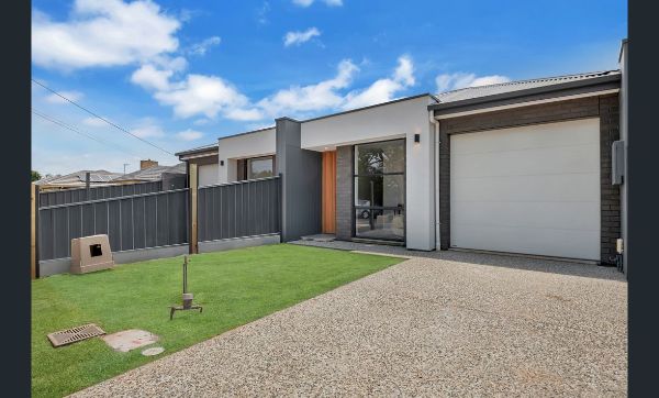 001  7 Elm Grove Oaklands Park Main Entrance