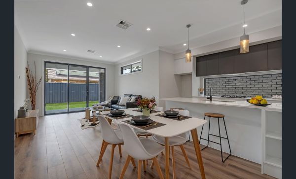 7 Elm Grove Oaklands Park living room