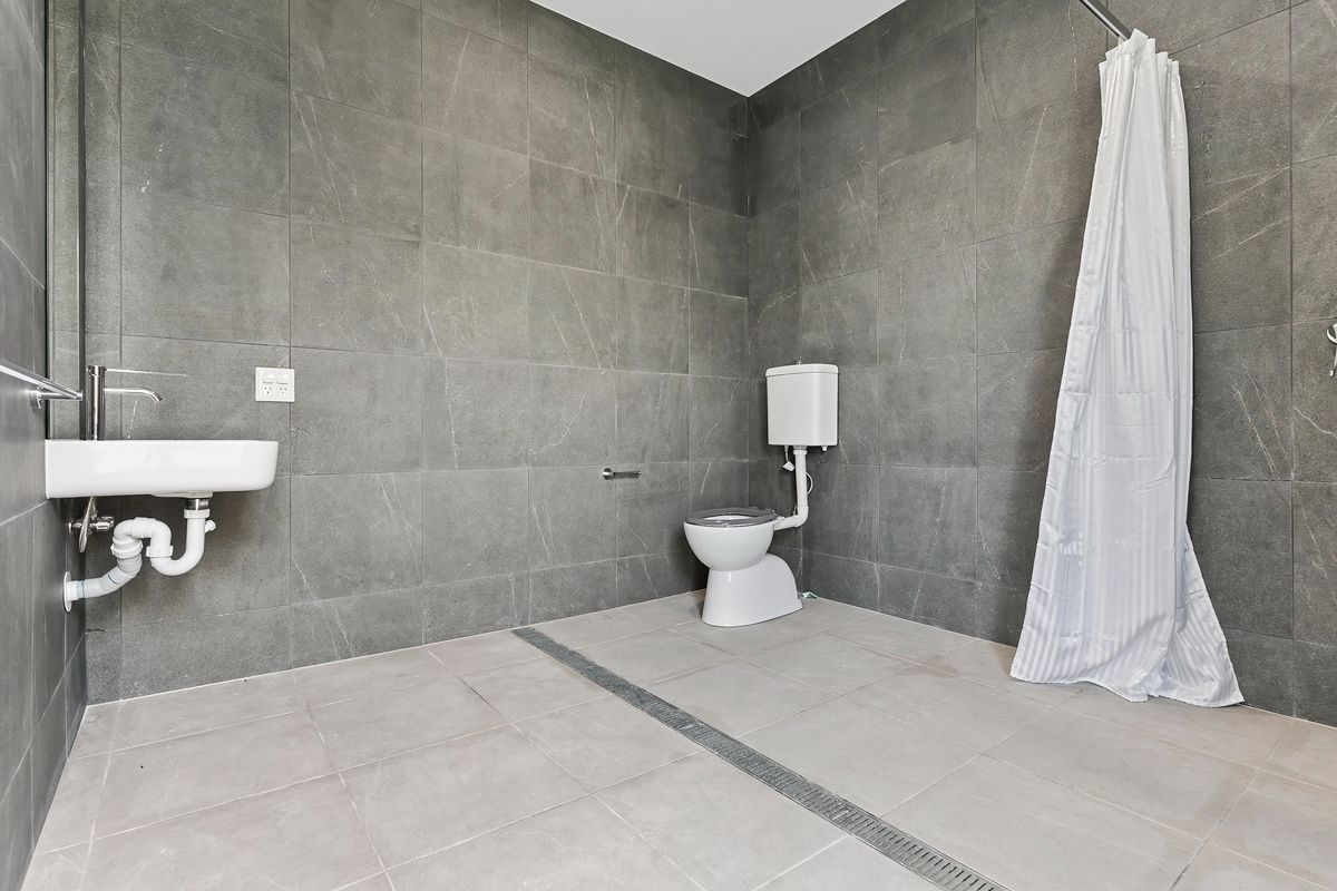 PROFESSIONAL PHOTO   LOW RES 10