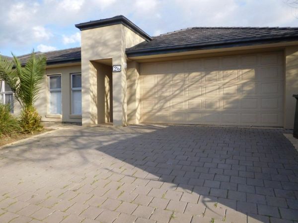 2b Vardon Street main entrance