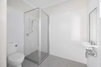 12   Chenoweth Dve 39 - Bathroom