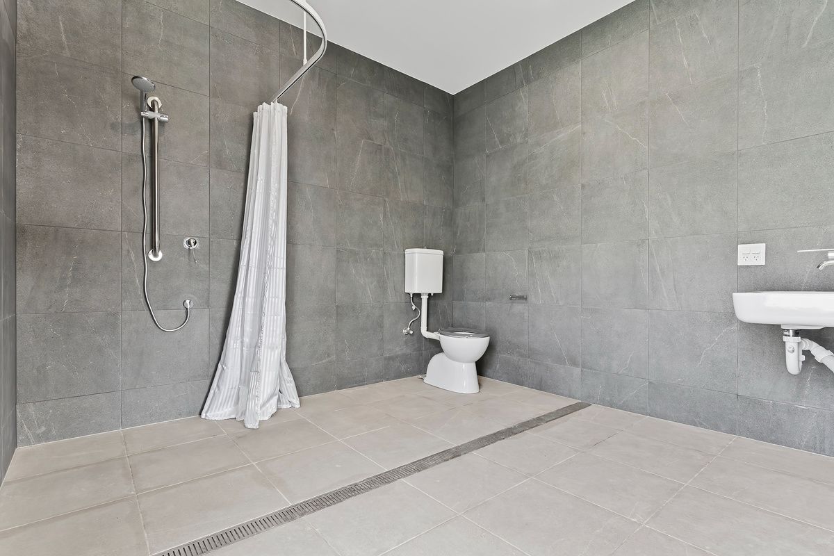 PROFESSIONAL PHOTO   LOW RES 13