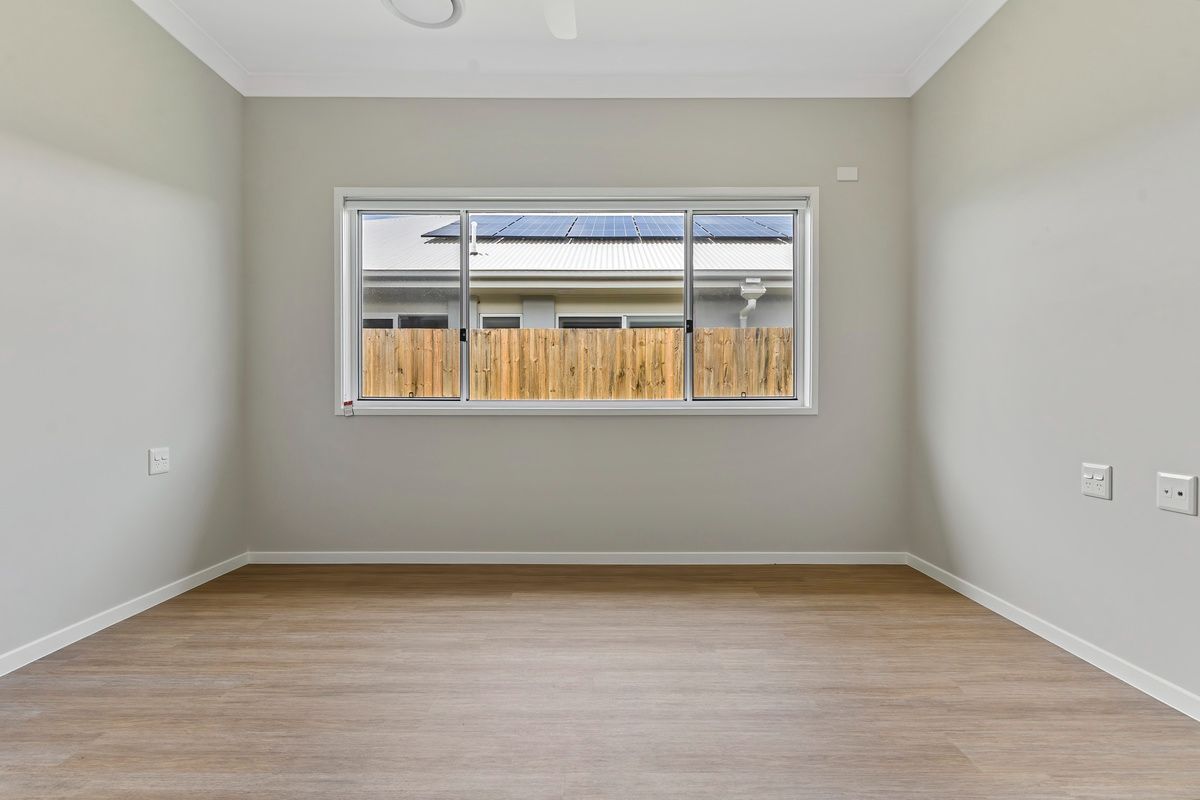 PROFESSIONAL PHOTO   LOW RES 4