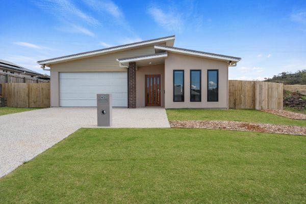 001 Open2view_ID966177-45_Vanessa_Dr_Cotswold_Hills