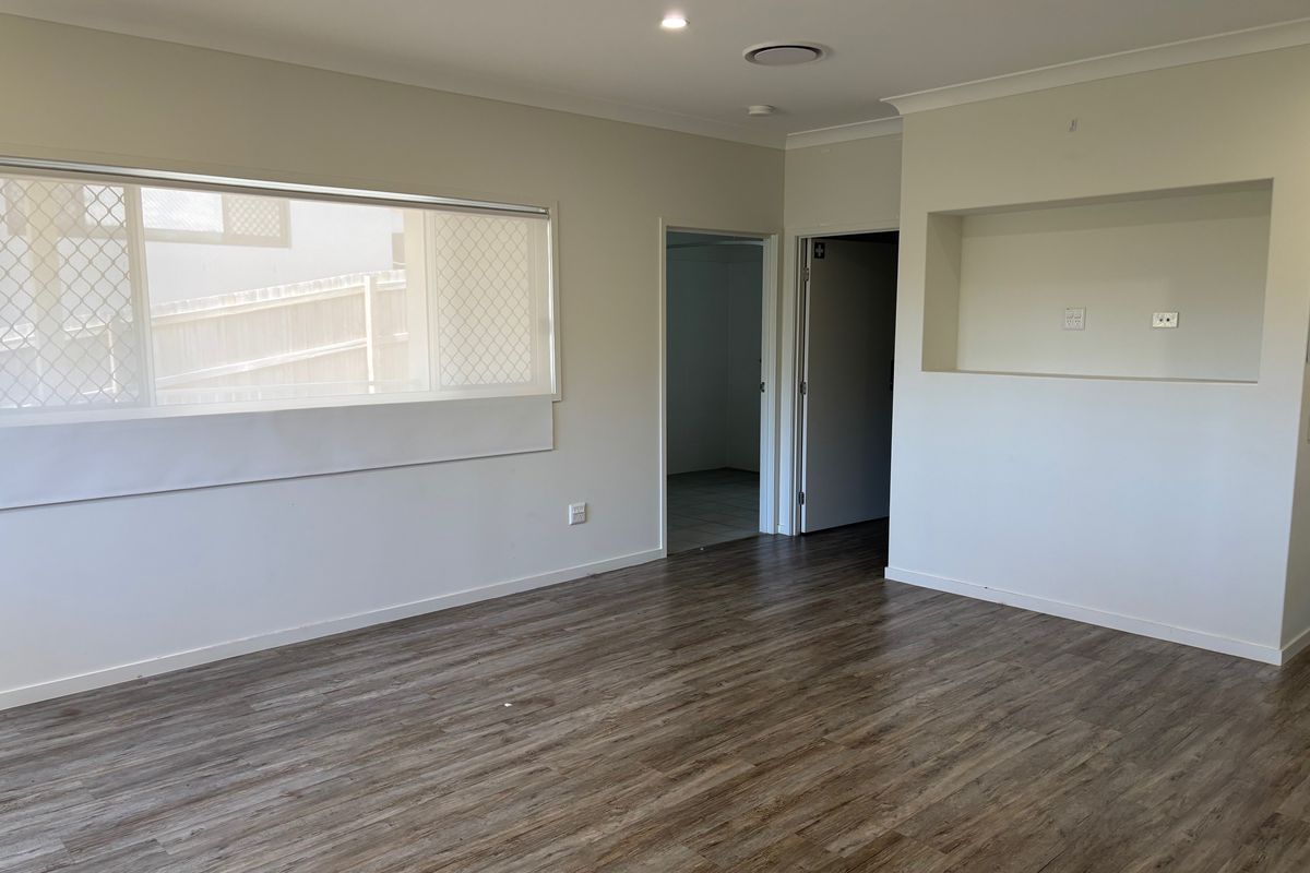 Conifer Ave 19   Living