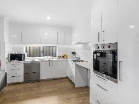 005 Open2view_ID895154-304_Princes_Highway