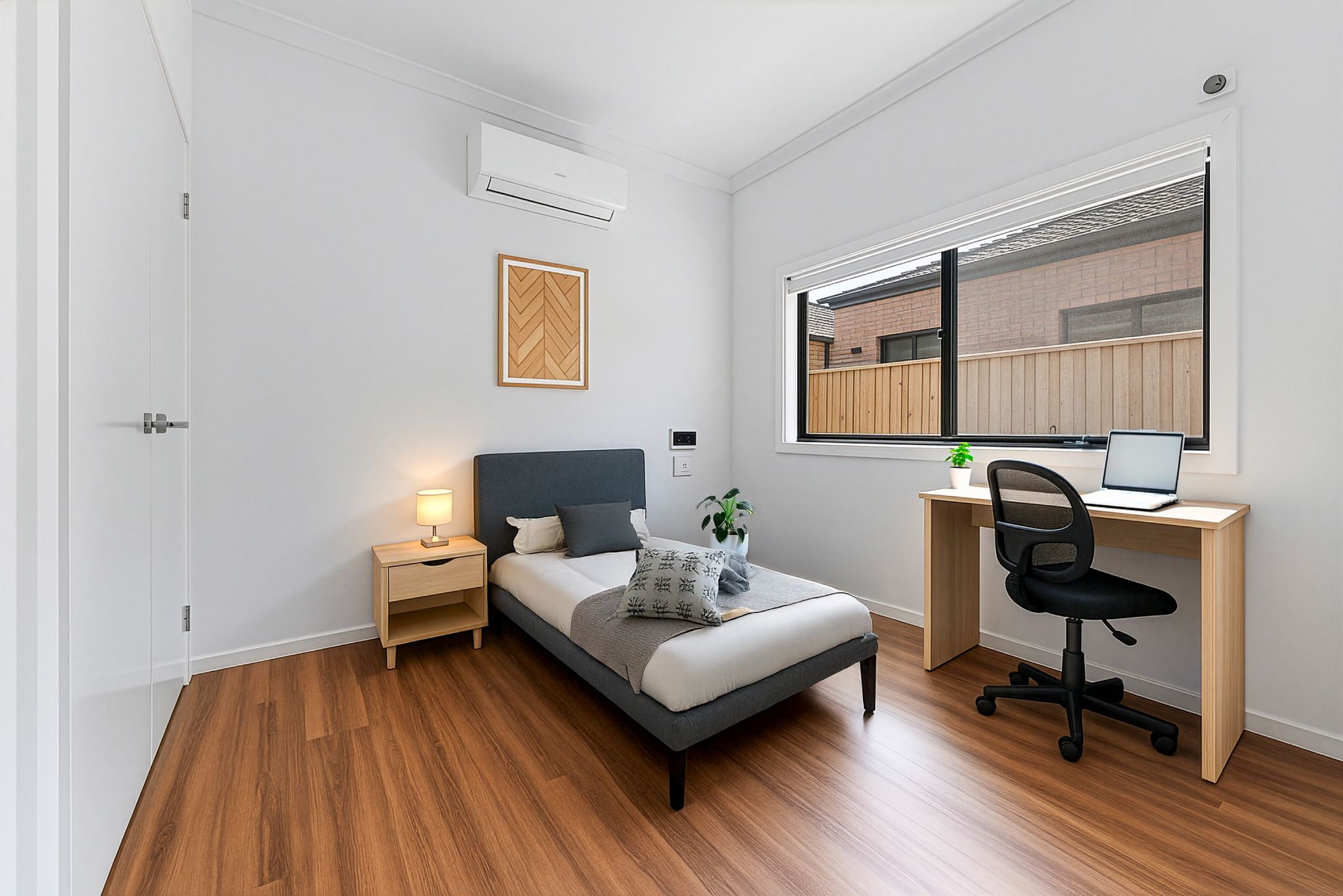 sz38411 - carer bedroom_2