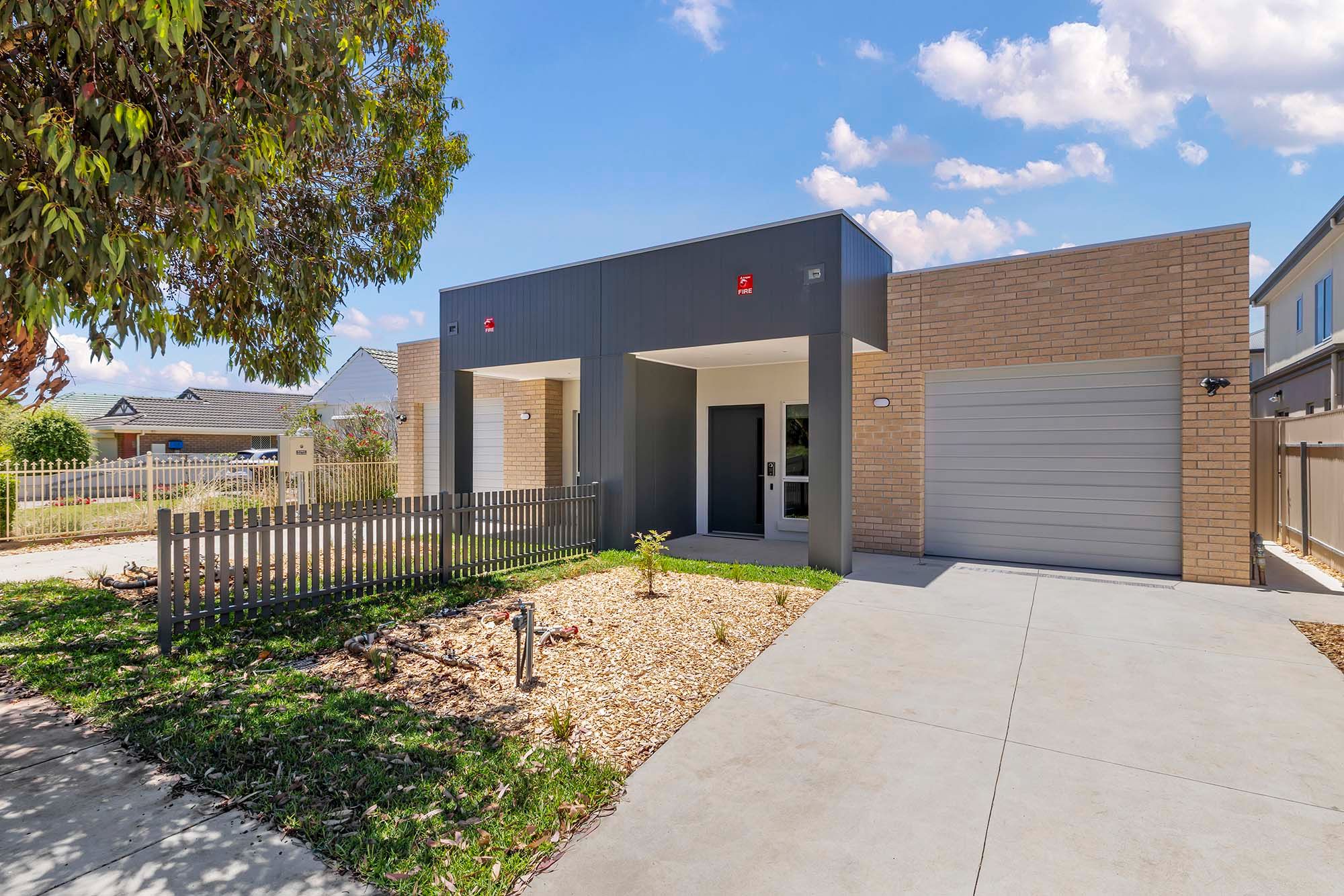 Facade Right 1 LR No Logo