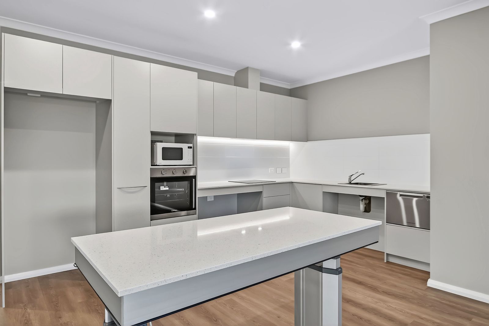 005 Open2view_ID979625-13_Overbeck_Street__Ashby