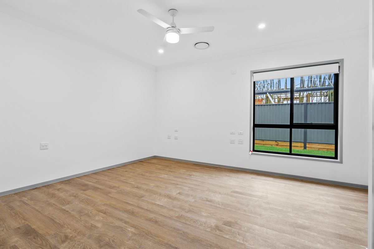 PROFESSIONAL PHOTO   LOW RES 12