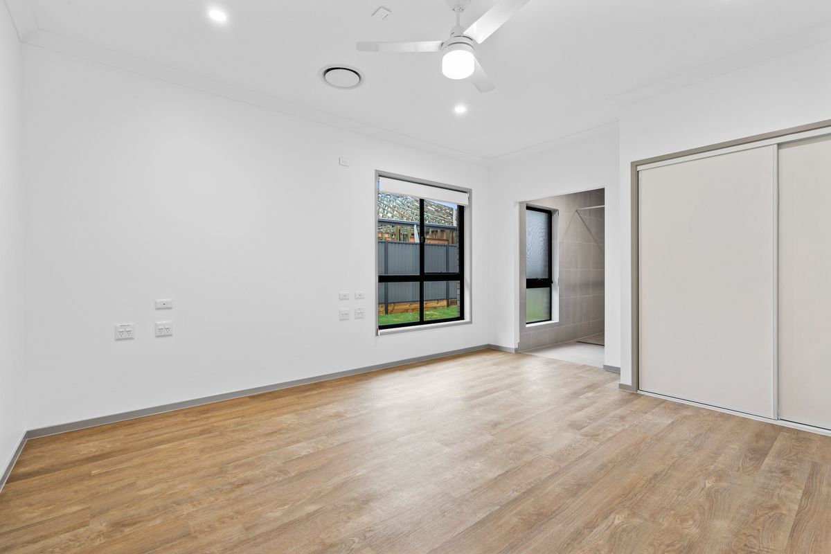 PROFESSIONAL PHOTO   LOW RES 13