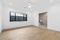 PROFESSIONAL PHOTO   LOW RES 10