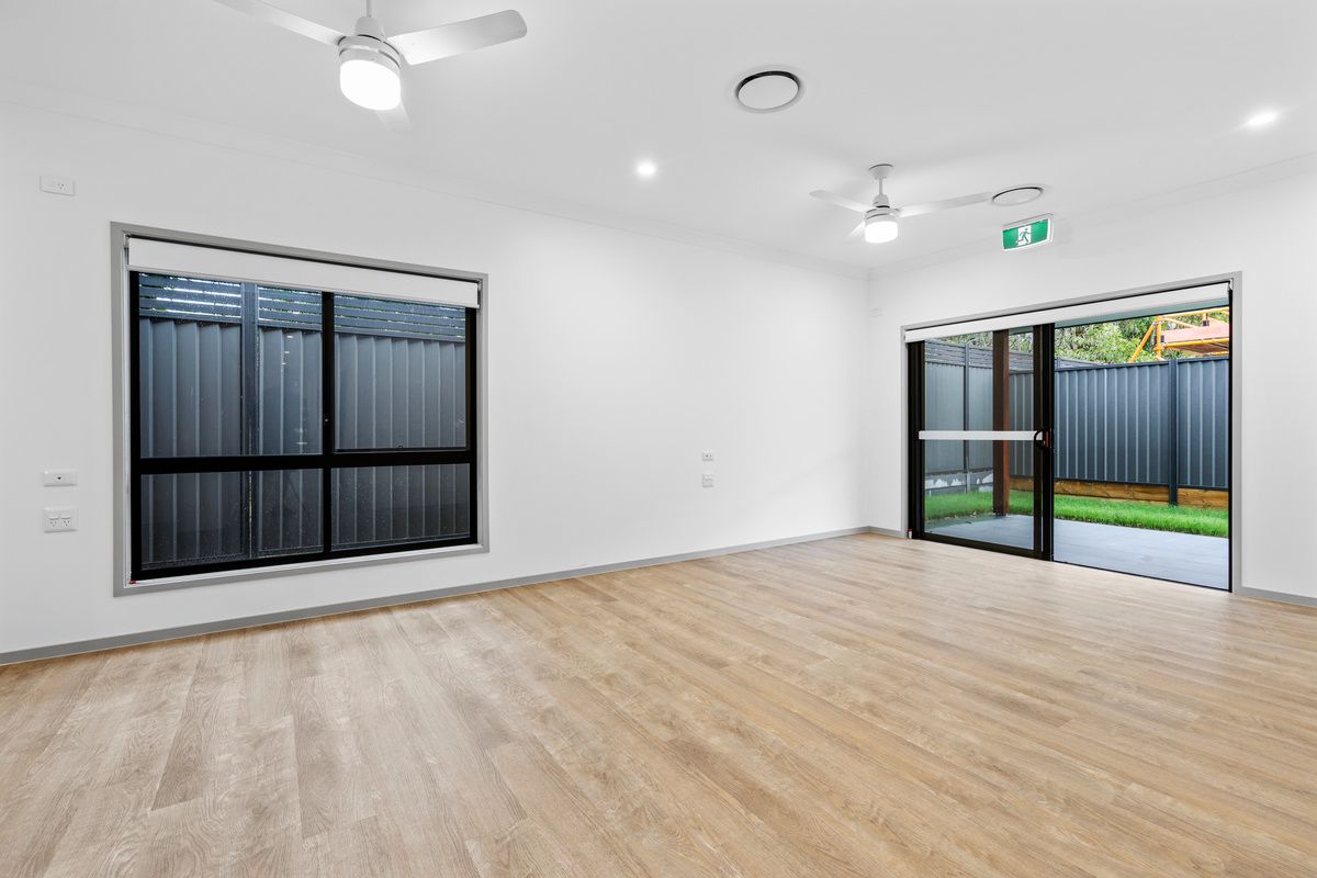 PROFESSIONAL PHOTO   LOW RES 15