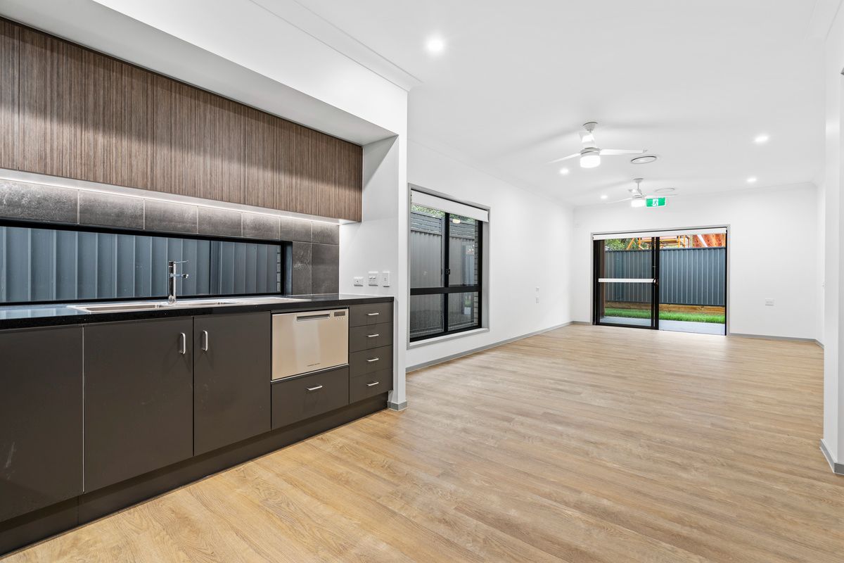 PROFESSIONAL PHOTO   LOW RES 4