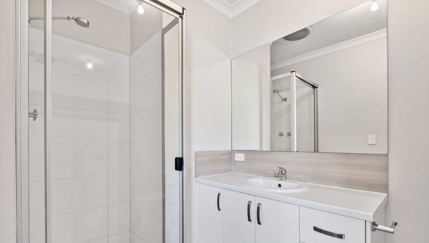 Doubletree bathroom 2