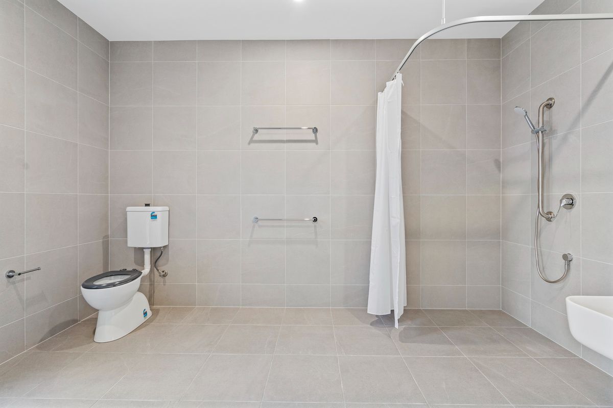 PROFESSIONAL PHOTO   LOW RES 11