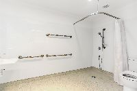 12 Bruce_St_Dandenong_batghroom